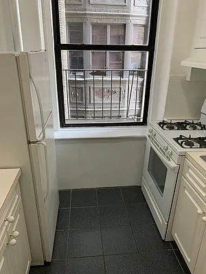 Rented by 220 West 98 Realty LLC | media 7