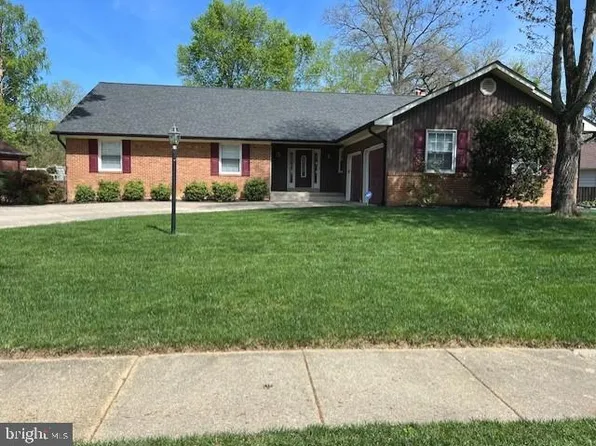 702 W Tantallon Dr, Fort Washington, MD 20744