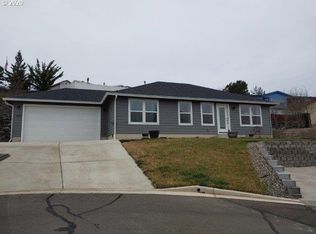 137 Angelcrest Ct, Roseburg, OR 97471