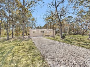 32 E Lake Rd, Huntsville, TX 77320