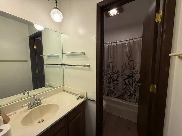1920C Melrose Dr — Photo 4