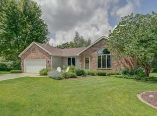 701 Westlawn Dr, Cottage Grove, WI 53527