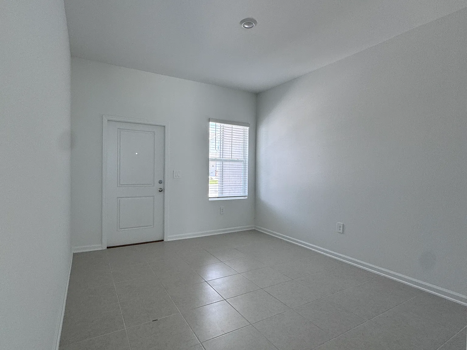3 bed, 2.5 bath, 1689 sqft, $2,400 — Photo 2