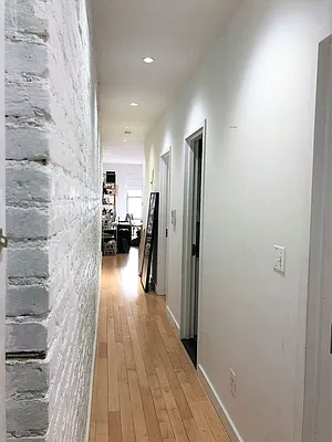 Rented by Dynamik Realty | media 28