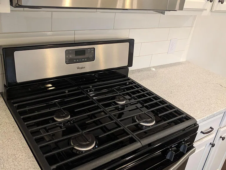 Gas range and oven