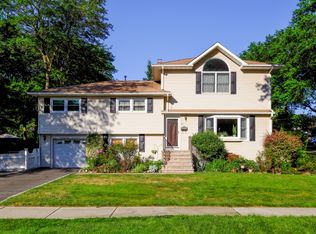 44 Stonefield Rd, Glen Rock, NJ 07452