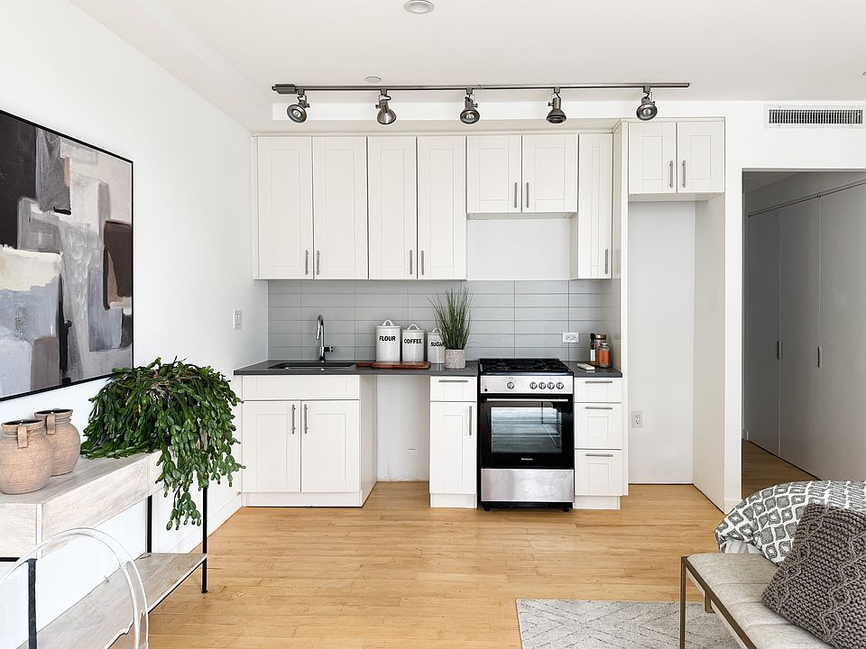 2nd image of 60 E 127th St #7