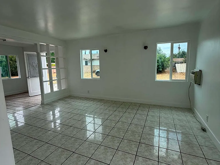 11720 Ferris Rd — Photo 10