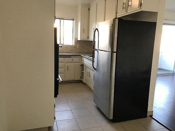 3rd image of 1335 N Detroit St APT 301