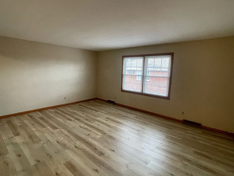 1318 Stevenson Rd — Photo 7