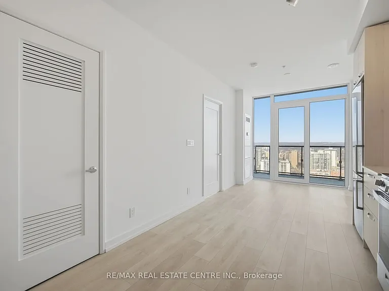 75 James St S #3015 — Photo 27