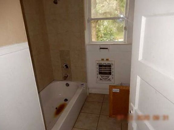 4th image of 600 Celery Ave