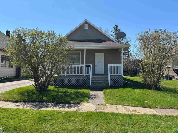 132 1st St, Proctor, MN 55810