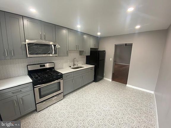 3rd image of 2555 Grays Ferry Ave #2