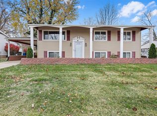 18 Saint David Dr, Saint Peters, MO 63376