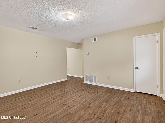 4th image of 329 Park Dr