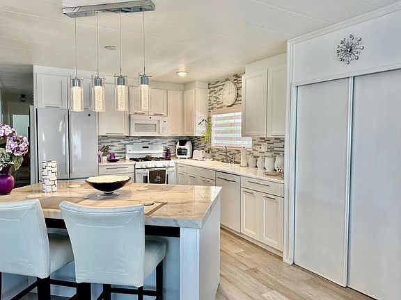 4th image of 38890 Desert Greens Dr W