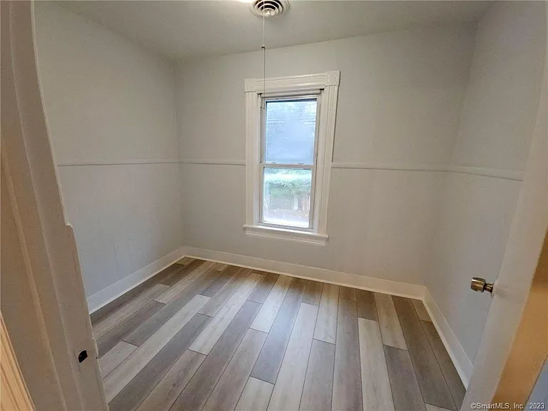303 Newtown Ave — Photo 15