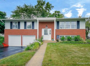 3214 Woodridge Dr, Woodridge, IL 60517