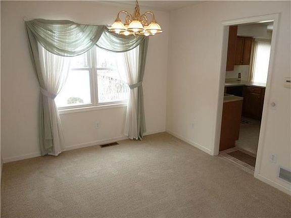4th image of 1073 Fawn Wood Dr