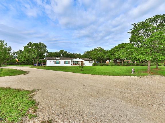 3rd image of 601 Sandy Ln