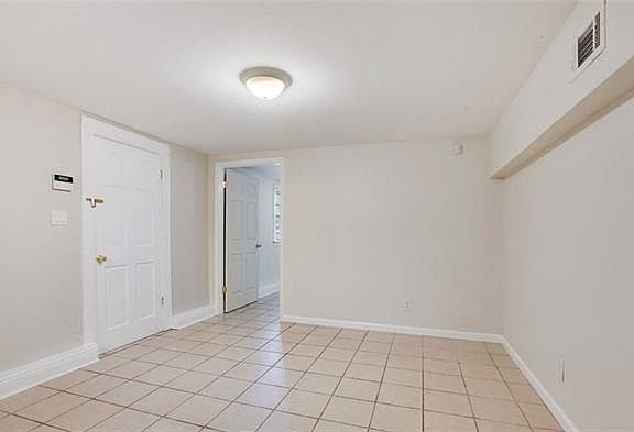 3rd image of 2822 Oreilly St