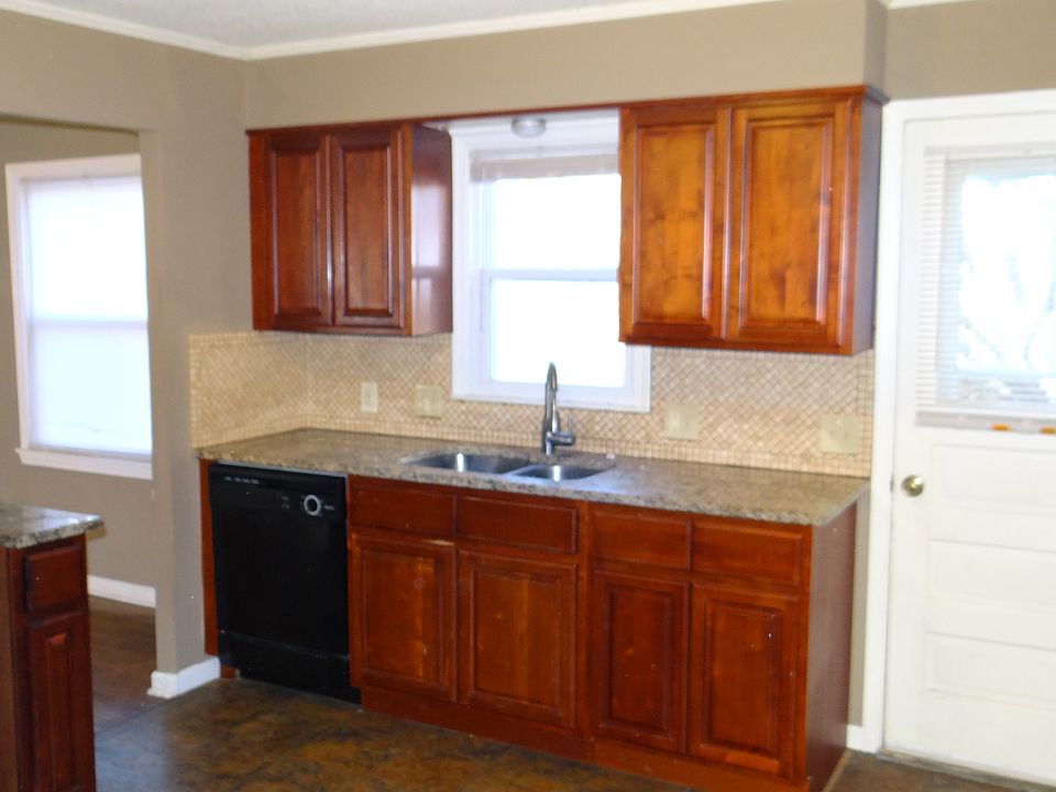 Kitchen w/granite