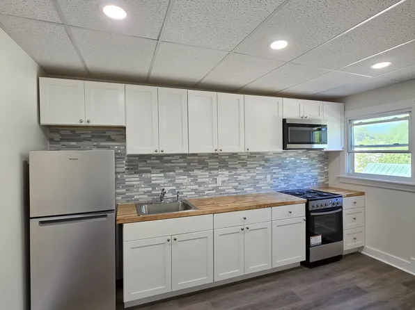 23-25 N Depot St #B, Ludlow, VT 05149