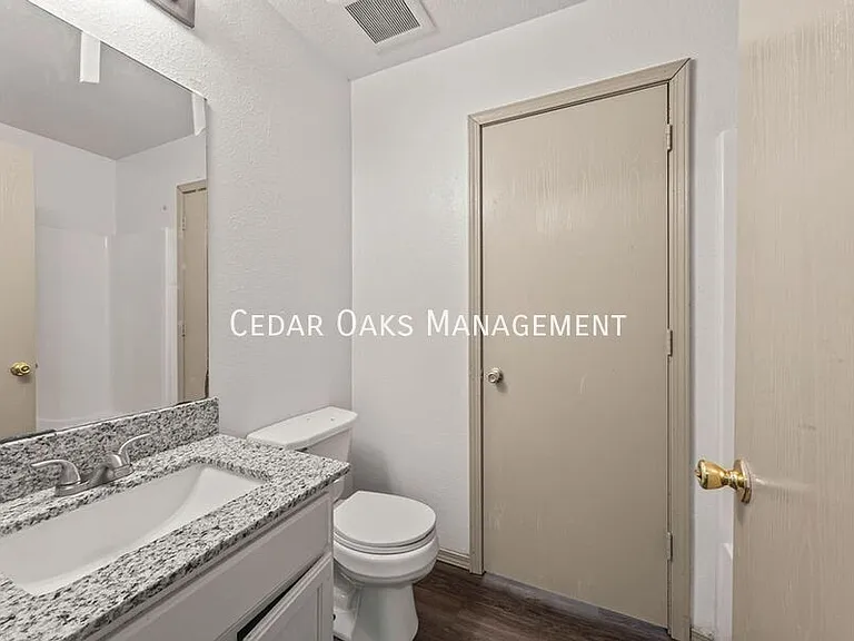 111 Josie Pl #B — Photo 9