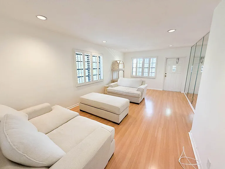 917 NE 16th Ave #16 — Photo 6
