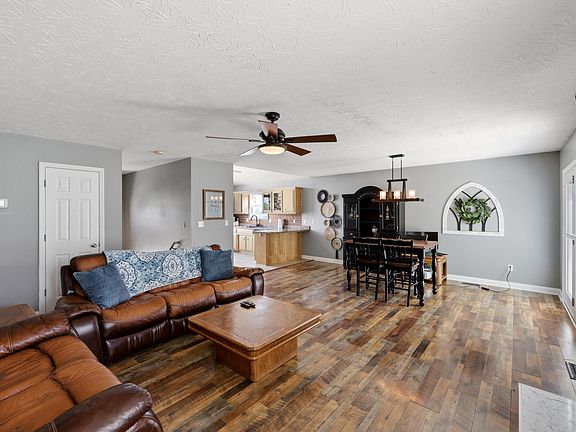 5th image of 124 White Cliffs Ln
