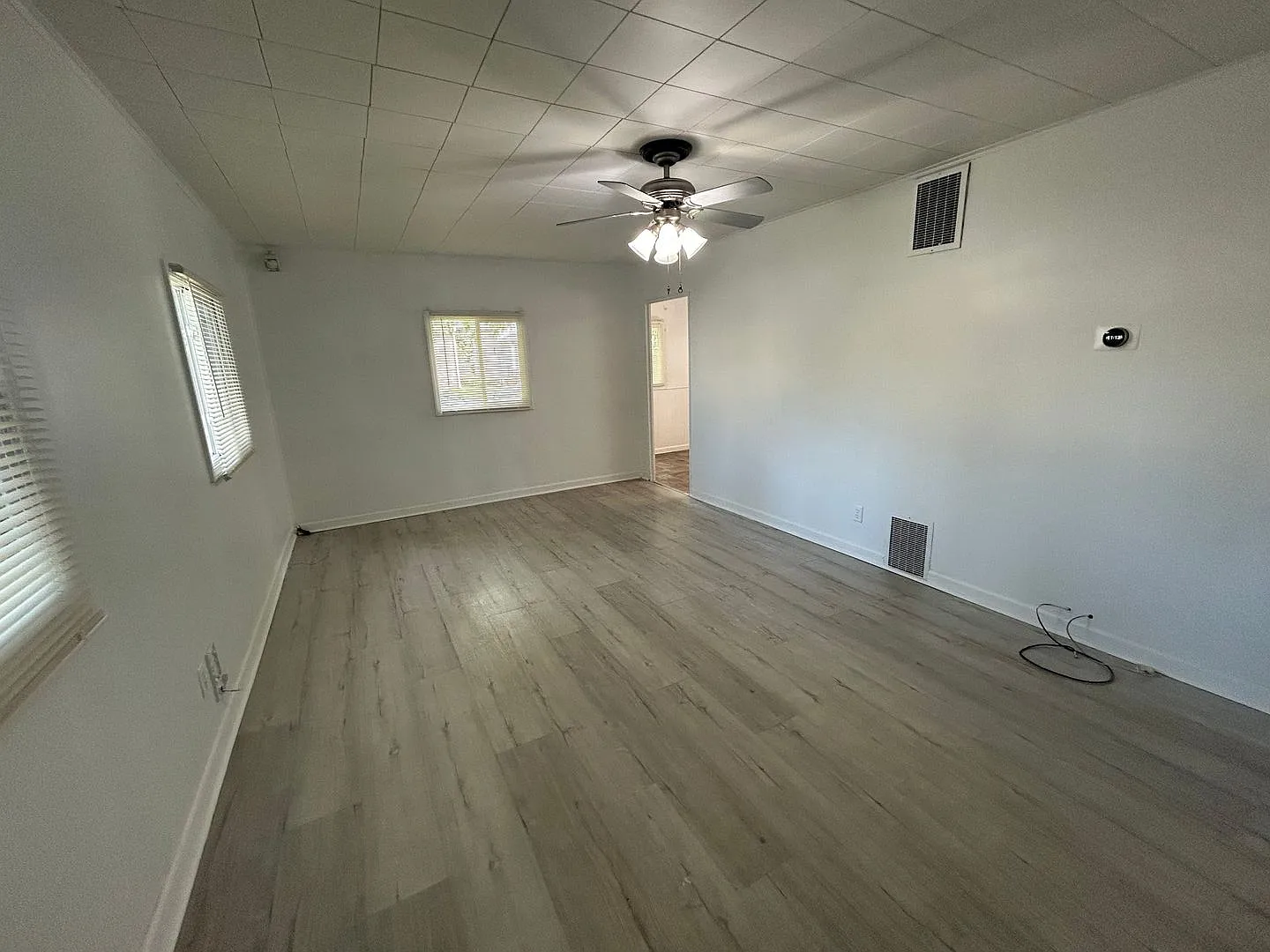 3 bedroom home — Photo 3