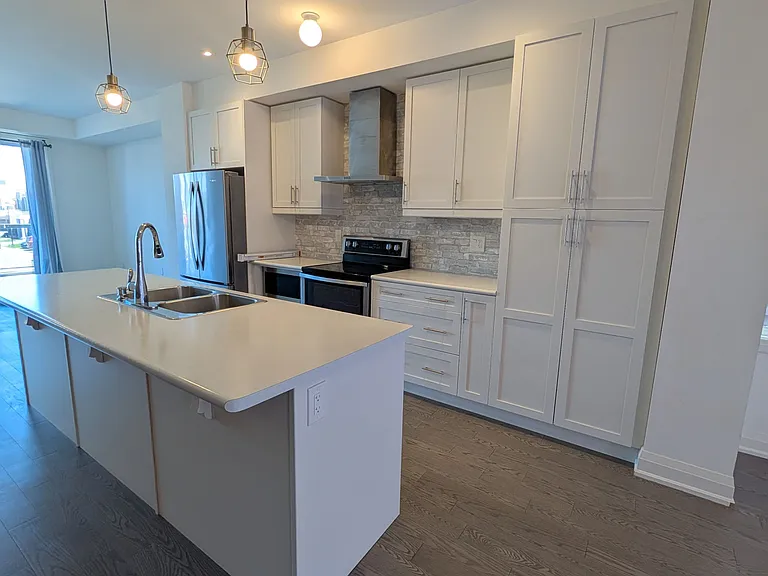 20 Clarington Blvd — Photo 5
