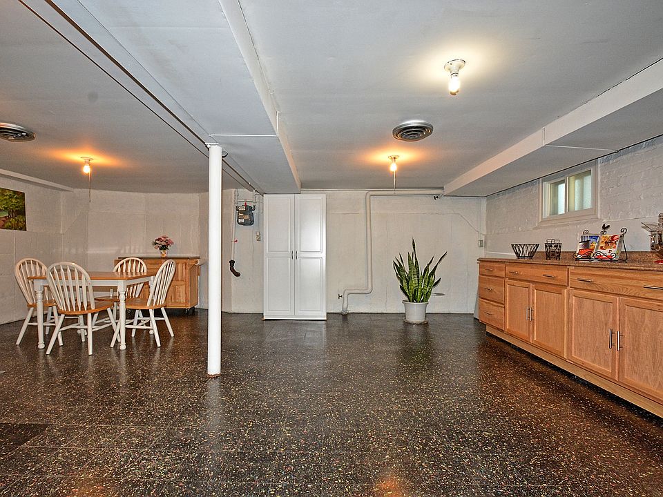 2nd image of 5557 S Kilbourn Ave