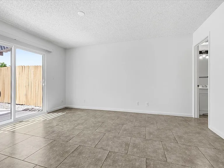 31601 Avenida Maravilla — Photo 12