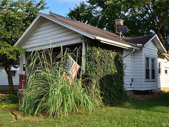 Right front of home shows ivy covered trellis for added privacy on the porch