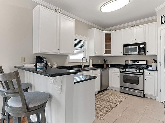 2nd image of 4640 Lake Dr