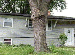 121 Pueblo Rd, Carpentersville, IL 60110