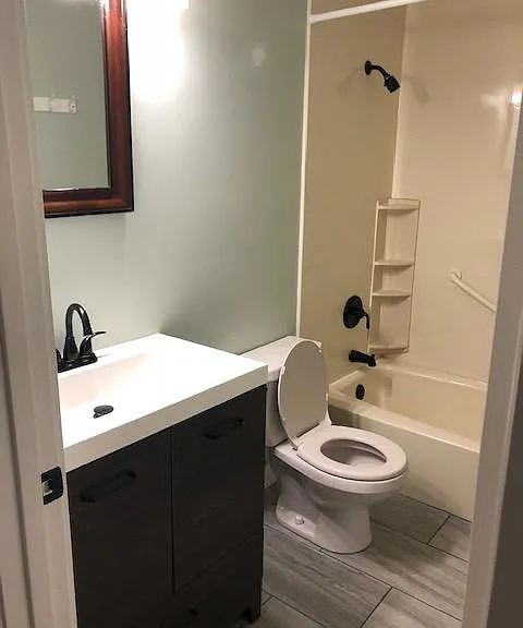 Hall bathroom.