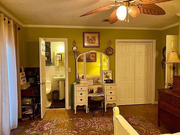 Master Bedroom 14’x15’6”