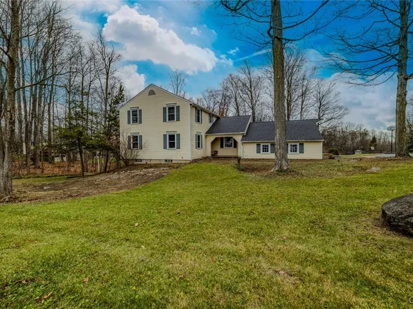 232 Windcrest Dr, Camillus, NY 13031