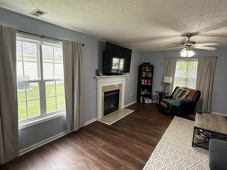 182 Lochwood Dr — Photo 4