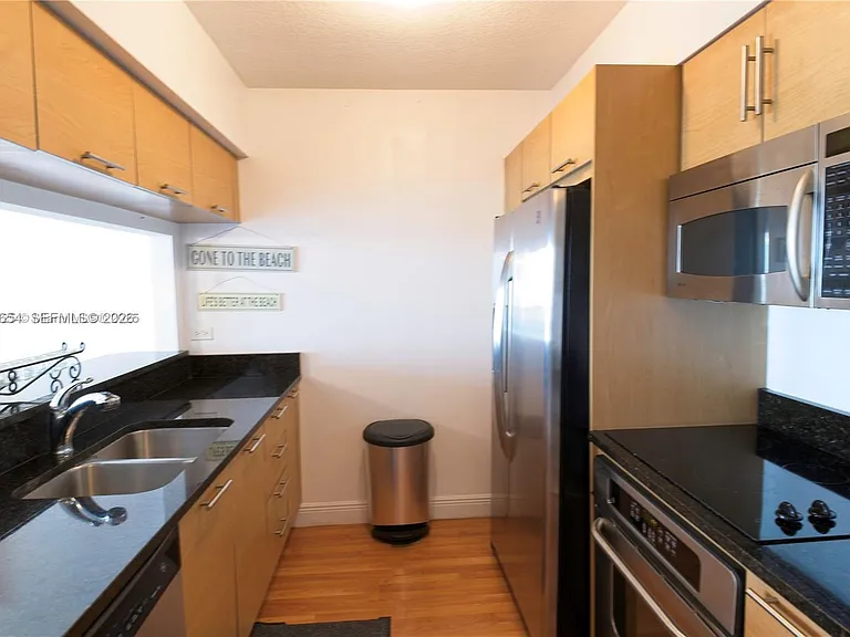 31 SE 5th Ave #1203 — Photo 8