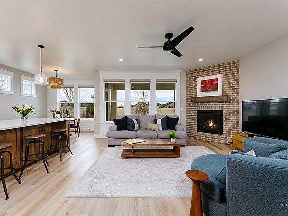 3rd image of 5463 N Exeter Way