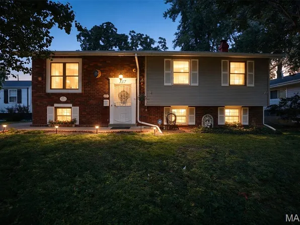 137 Huntleigh Forest Dr, Saint Louis, MO 63122
