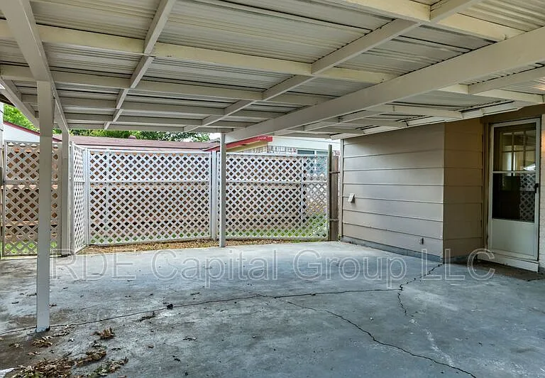 2726 Starcrest Ln — Photo 22