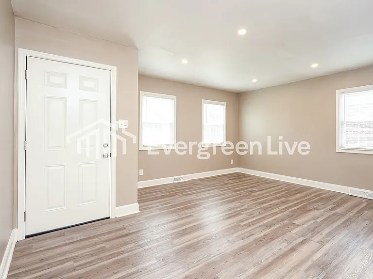 1706 Eastwood Ave — Photo 10