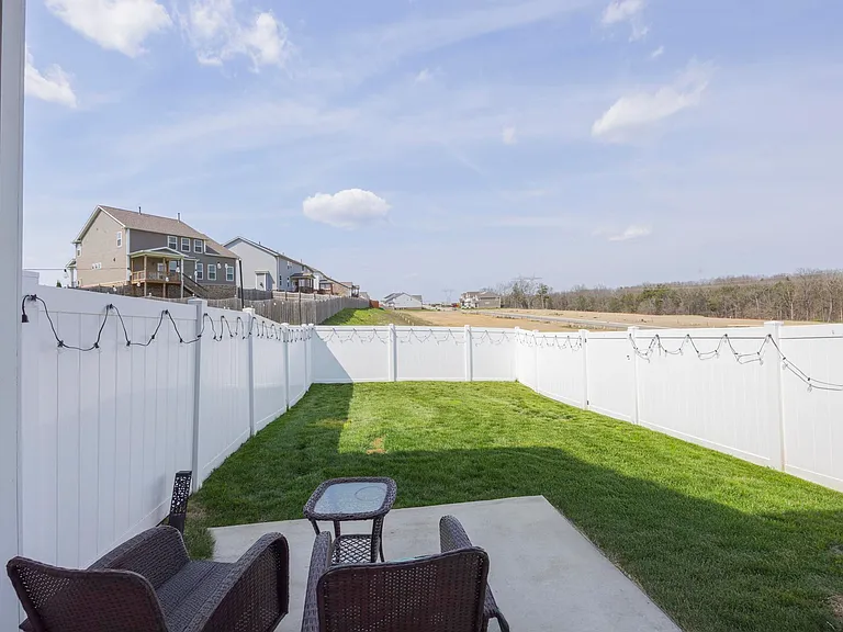 247 Pryor Dr — Photo 37