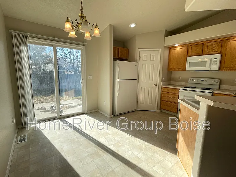 Building Photo - 2233 W Mountain Pointe Ct