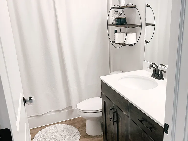 Guest or 2nd Bath